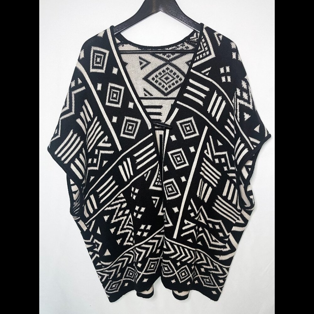 Black and White Aztec Shrug/Poncho/Cardigan (M)